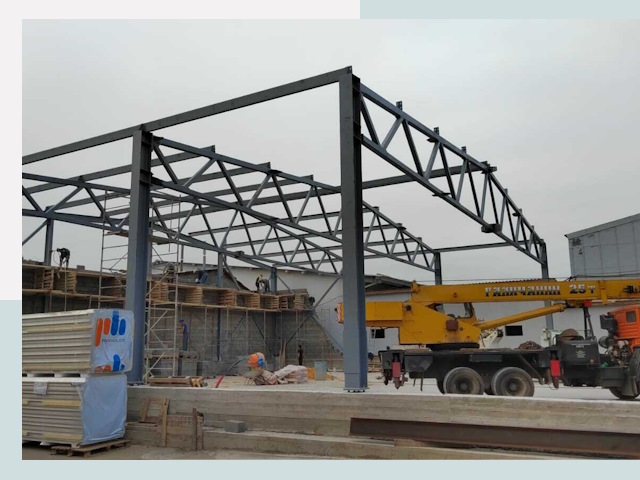 Строительство цехов в Лесне